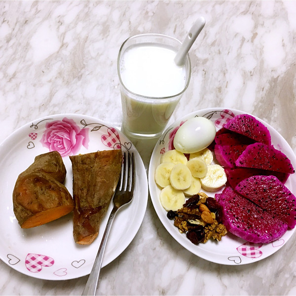 Janeduif的烤番薯+牛奶+红心火龙果+香蕉+鸡蛋