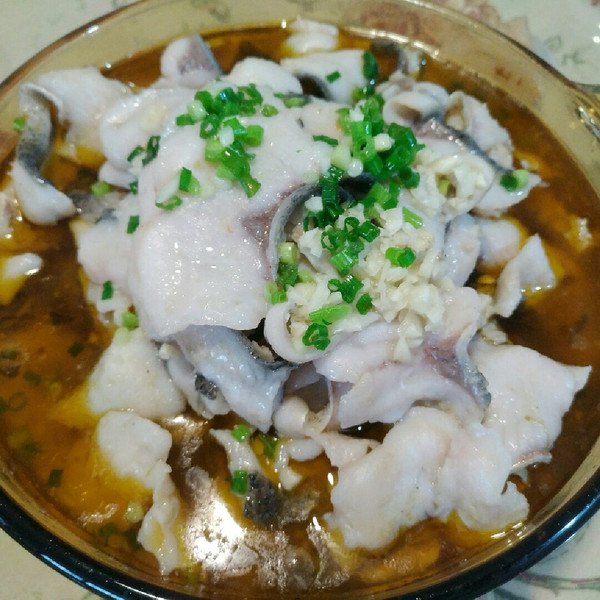 用胖头鱼做的,李记酸菜鱼料包,没放辣椒,鱼肉很嫩,赞!