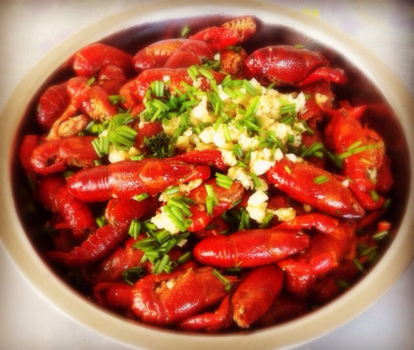 蒜香小龙虾:大碗喝酒,大盘吃虾