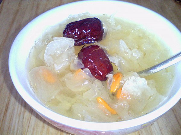 美容补血——红枣枸杞银耳汤