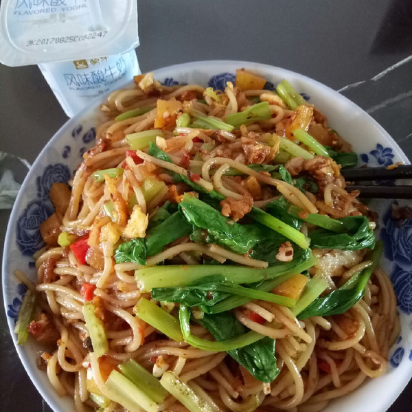 青菜肉丝鸡蛋炒粉干