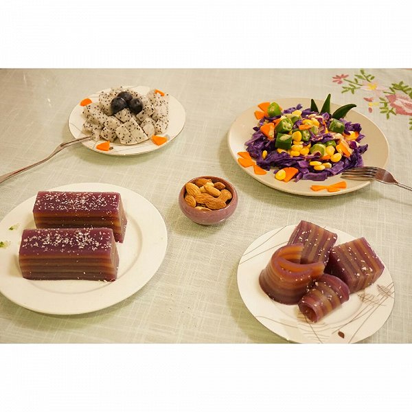 早餐:紫、黄薯马蹄糕+杂菜沙拉+火龙果+杏仁