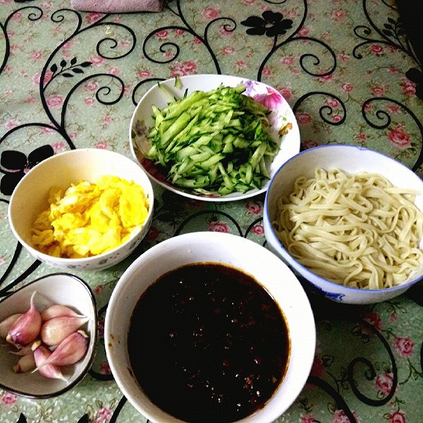 张怡可的老北京炸酱面做法的学习成果照_豆果