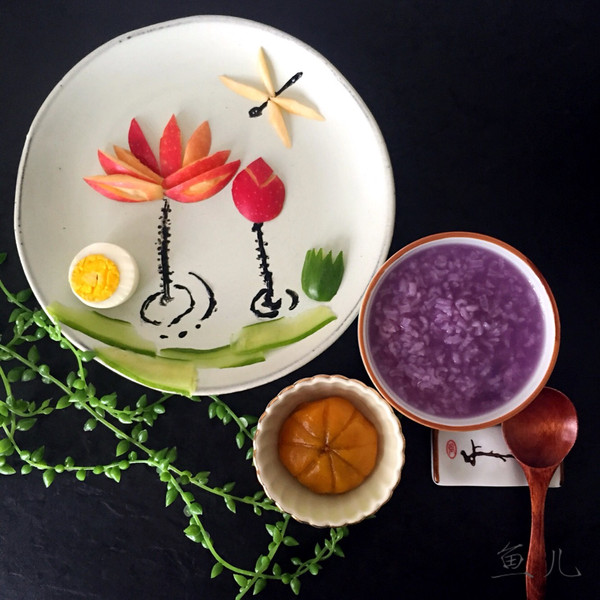 小丑鱼s的紫薯山药粥+南瓜饼+鸡蛋+苹果荷花