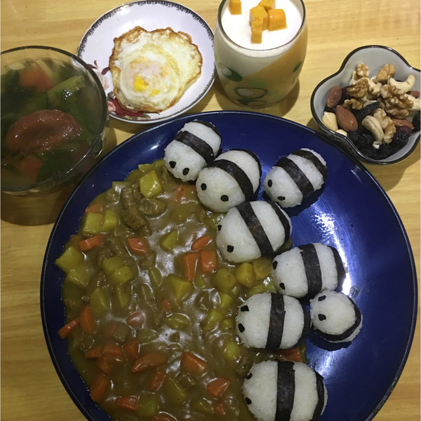 妖小樱的熊猫咖喱饭+芒果酸奶冻+素菜汤+煎蛋