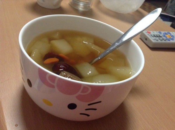 冰糖炖雪梨的做法