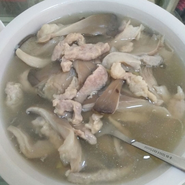 蘑菇肉片汤