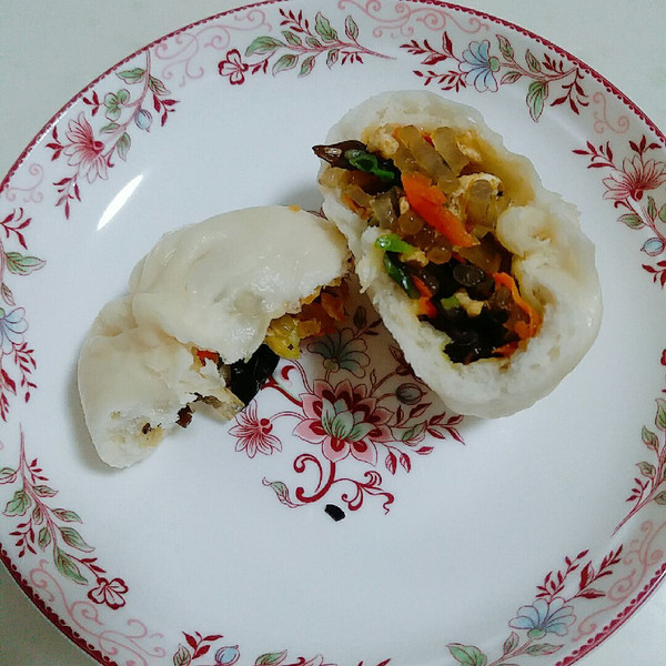 素馅包子(圆白菜,胡萝卜,木耳,粉条)