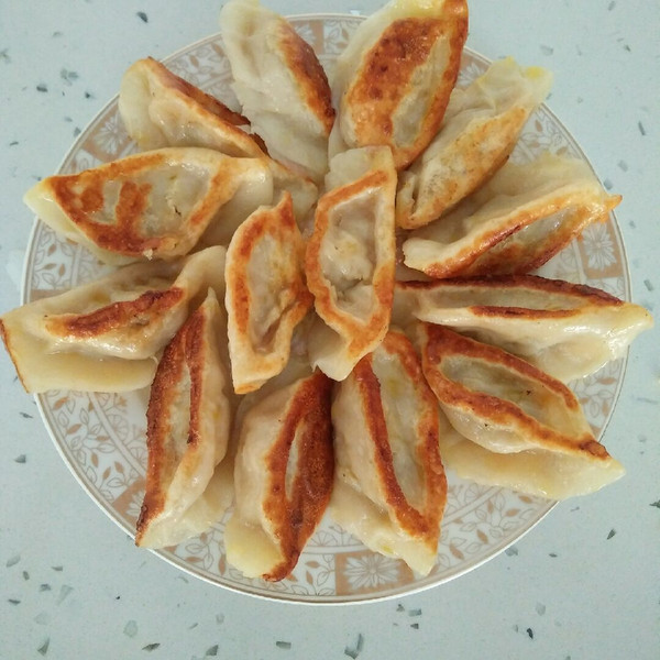 不必仰望自己亦是天空的煎饺子!做法的学习成果照_豆果美食