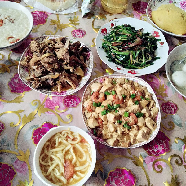 上善若水的鸡汤豆腐,杜仲蘑菇,虾仁野鸡,西红柿腊肉韭菜猪腰图片