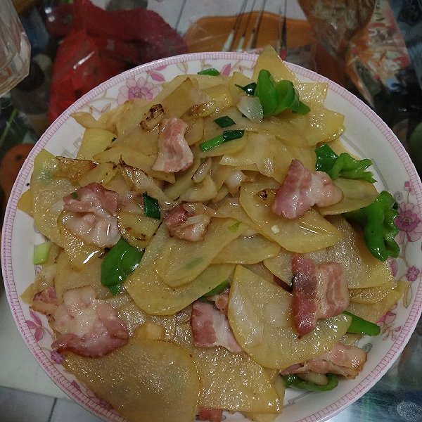 彩椒土豆片炒培根