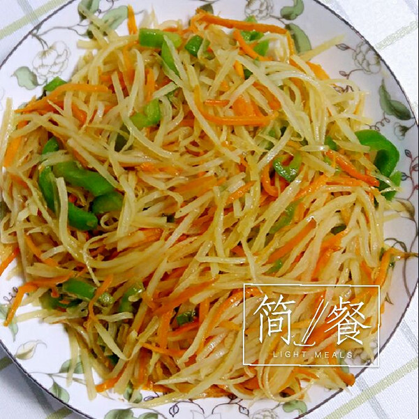 胡萝卜青椒炒土豆丝