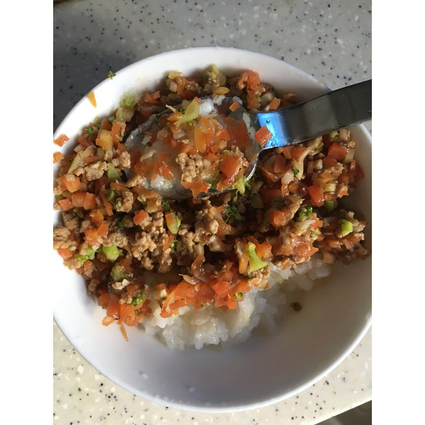 安室奈的宝宝的胡萝卜西兰花香菇瘦肉末饭做法