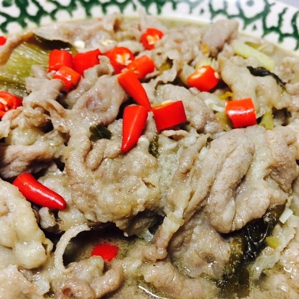 LLLLLLucia-的酸汤肥牛丨酸酸辣辣超开胃【微砂锅蚕豆油焖洋葱图片