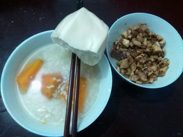 稀饭咸菜馒头,回到解放前了