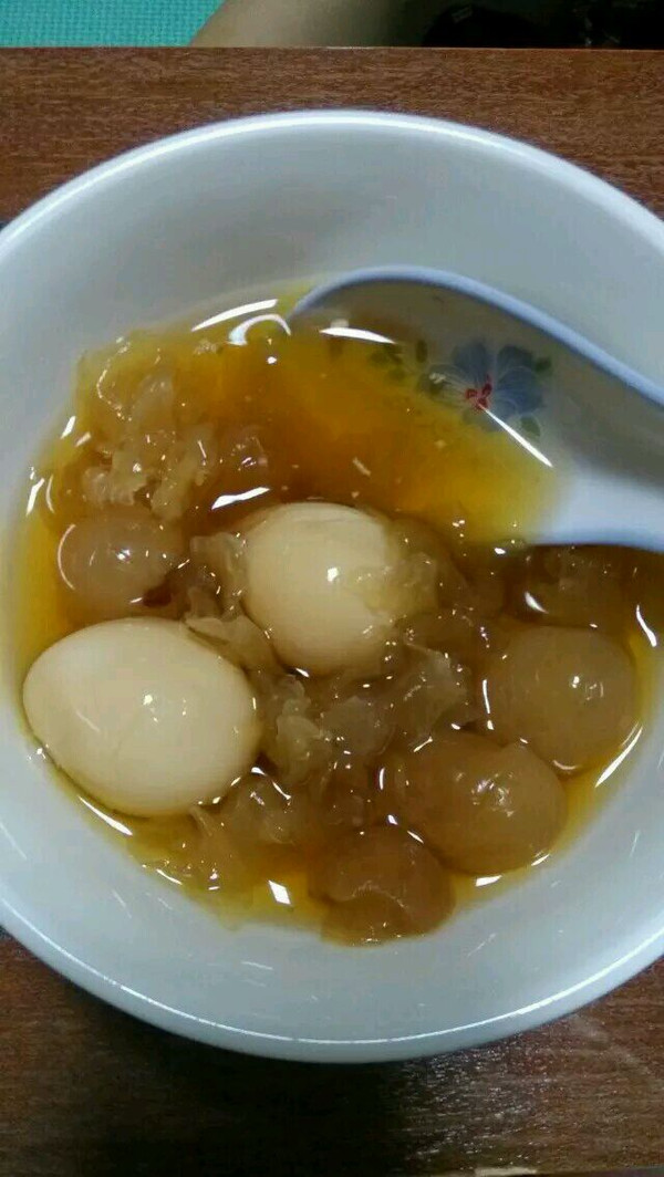 百变甜品【秋季篇】补脑益智明虾(鹌鹑蛋番茄桂圆羹)糖水大银耳怎么做图片