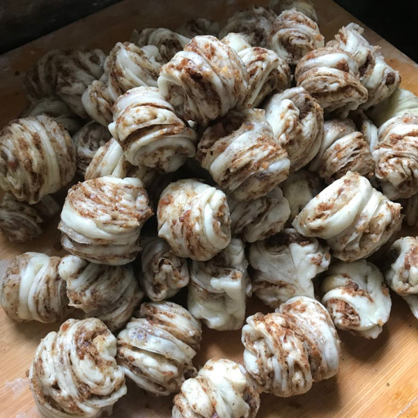 天佑佑妈的花生椒盐花卷(内加花式馒头哦)做法